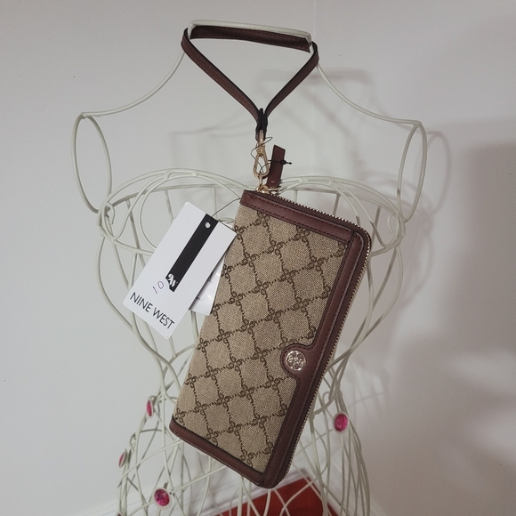 Nine West Kyelle SLG Mocha Logo Mahogany Wallet NWT - Picture 1 of 5